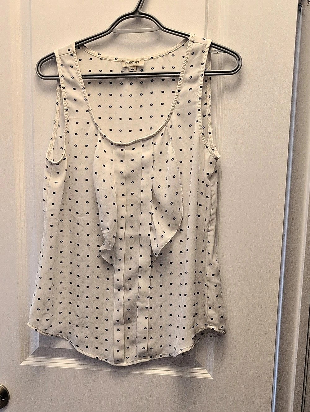 Smart Set Polka Dot Sleeveless Blouse
